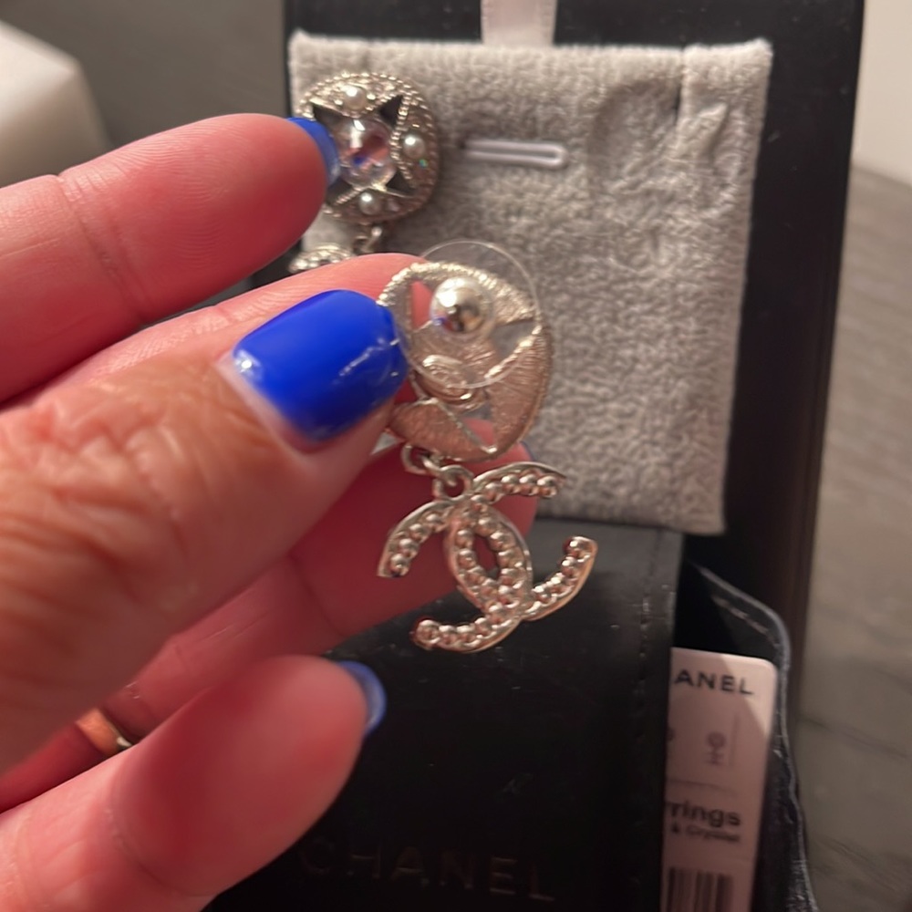 ❌ SOLD ❌ CHANEL earrings - Picture 5 of 7